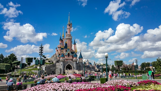 Best Ways to Travel Between Paris and Disneyland Paris